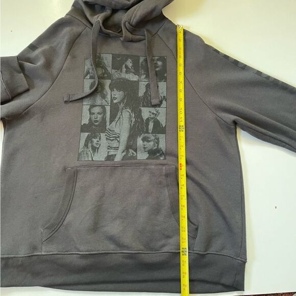 TAYLOR SWIFT THE ERAS INTERNATIONAL TOUR GREY PHOTO HOODIE - Picture 11 of 11